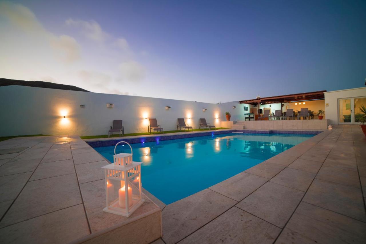 Stunning Sea View Villa With 6 Bedrooms & Heated Pool - Villa Renaissance Playa Blanca  Exterior photo
