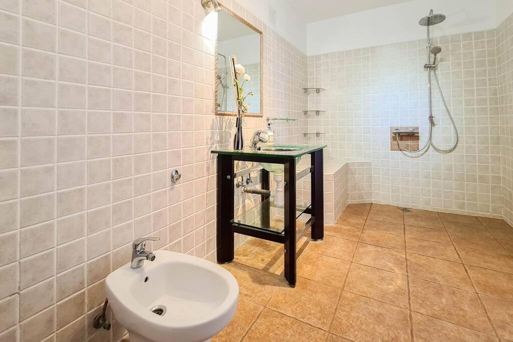 Stunning Sea View Villa With 6 Bedrooms & Heated Pool - Villa Renaissance Playa Blanca  Room photo