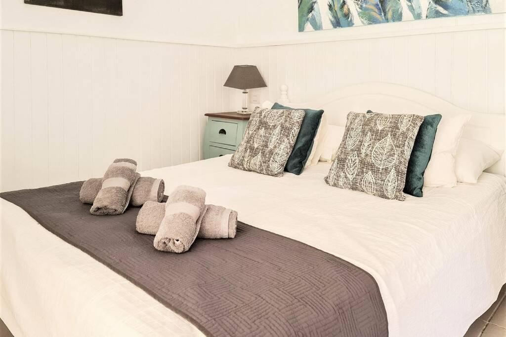 Stunning Sea View Villa With 6 Bedrooms & Heated Pool - Villa Renaissance Playa Blanca  Room photo